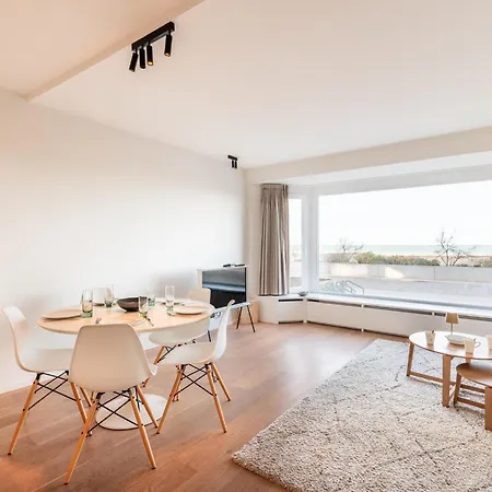 Trendy Apartment Sint-Idesbald
